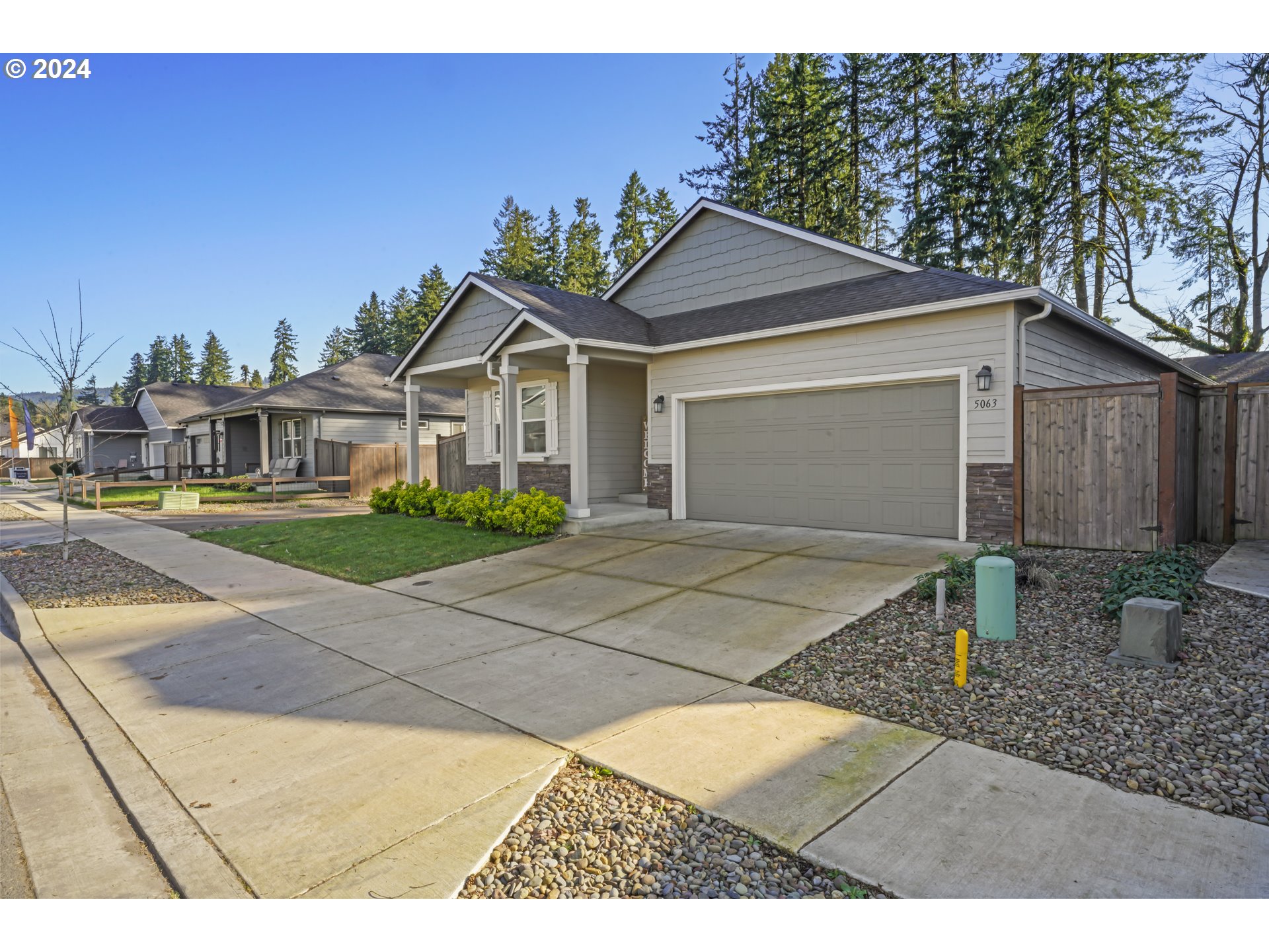 5063 Squirrel Street Springfield, OR 97478 - Photo 3 of 39