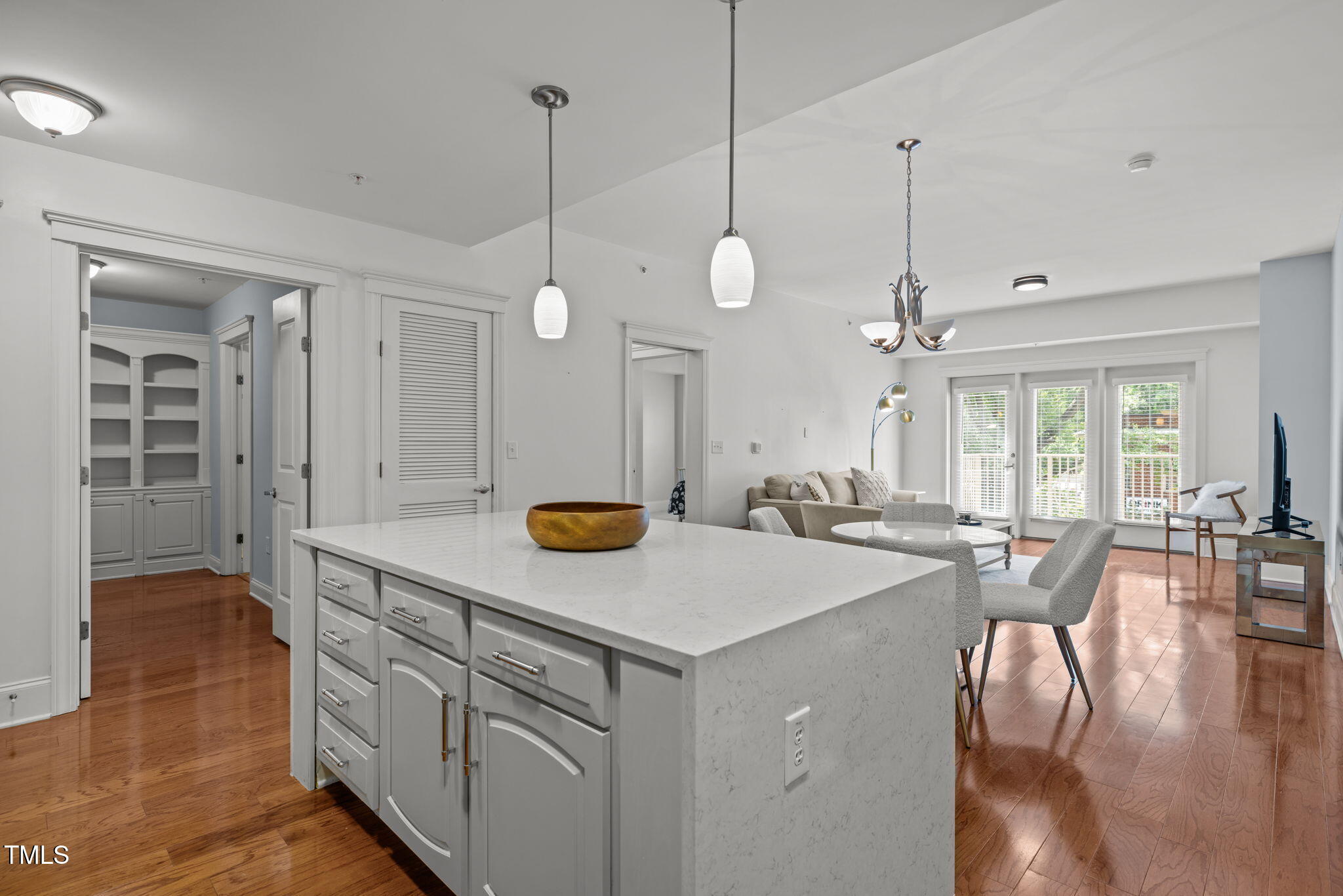 222 Glenwood Avenue, Unit 313 Raleigh, NC 27603 - Photo 8 of 51 11-web-or-mls-5Z8A2085