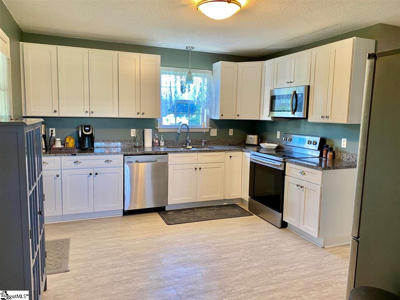1325 Goodjoin Road Campobello, SC 29322 - Photo 4 of 29