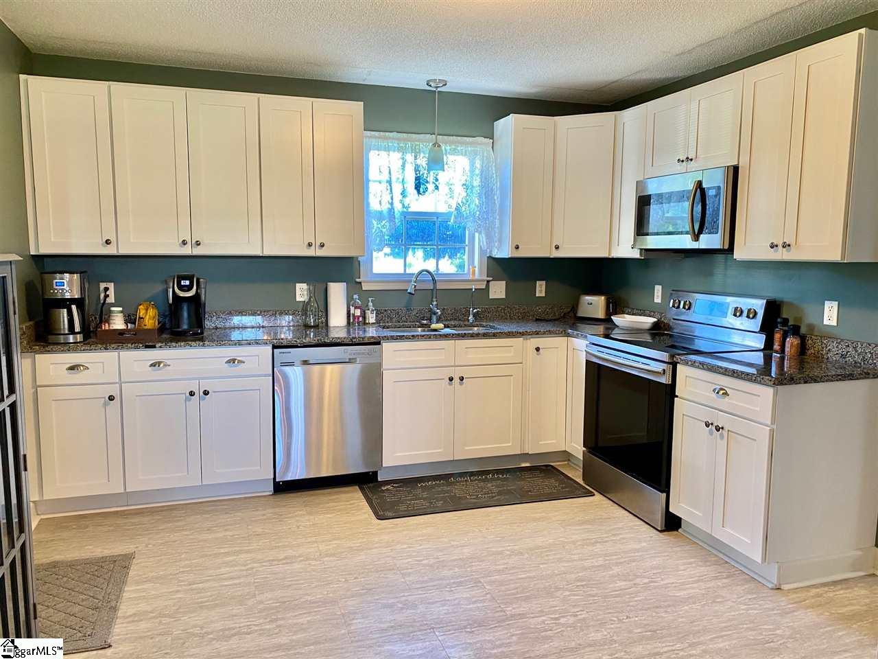 1325 Goodjoin Road Campobello, SC 29322 - Photo 5 of 29