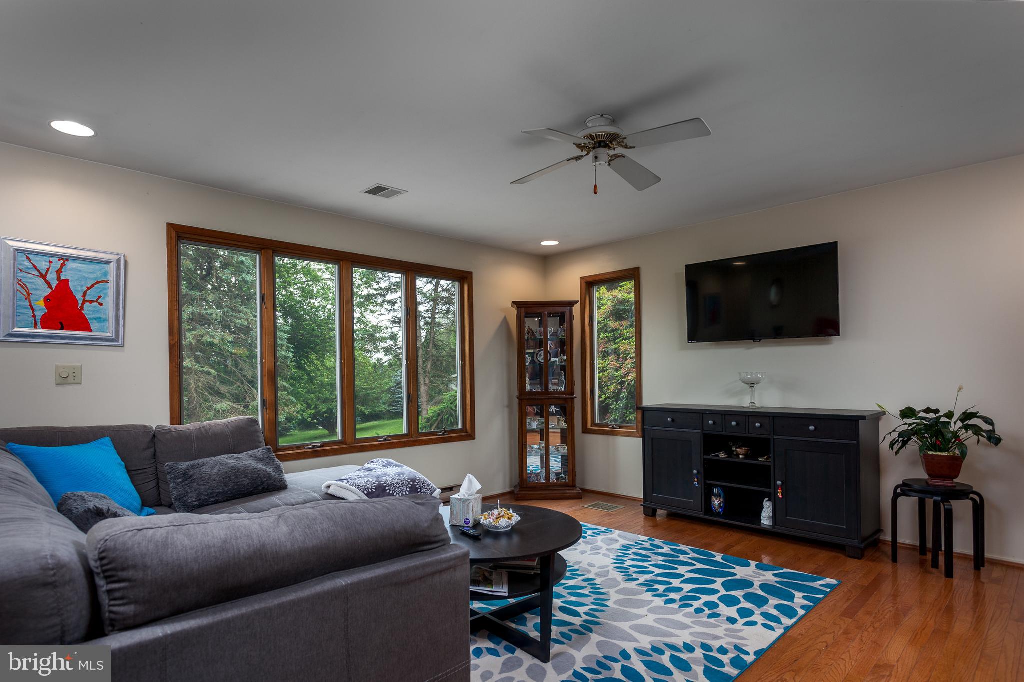 3240 Church View Road Coopersburg, PA 18036 - Photo 6 of 53 Living Room