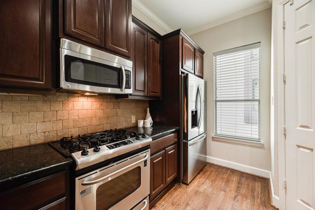 2403 Wild Cherry Way Dallas, TX 75206 - Photo 6 of 18 gas range