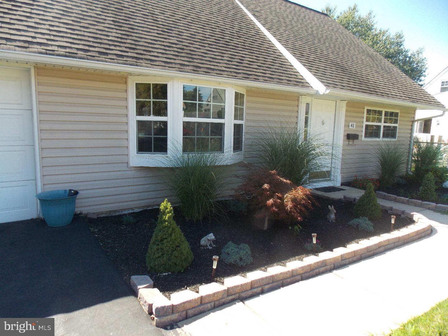 41 Jasmine Road Levittown, PA 19056 - Photo 1 of 21