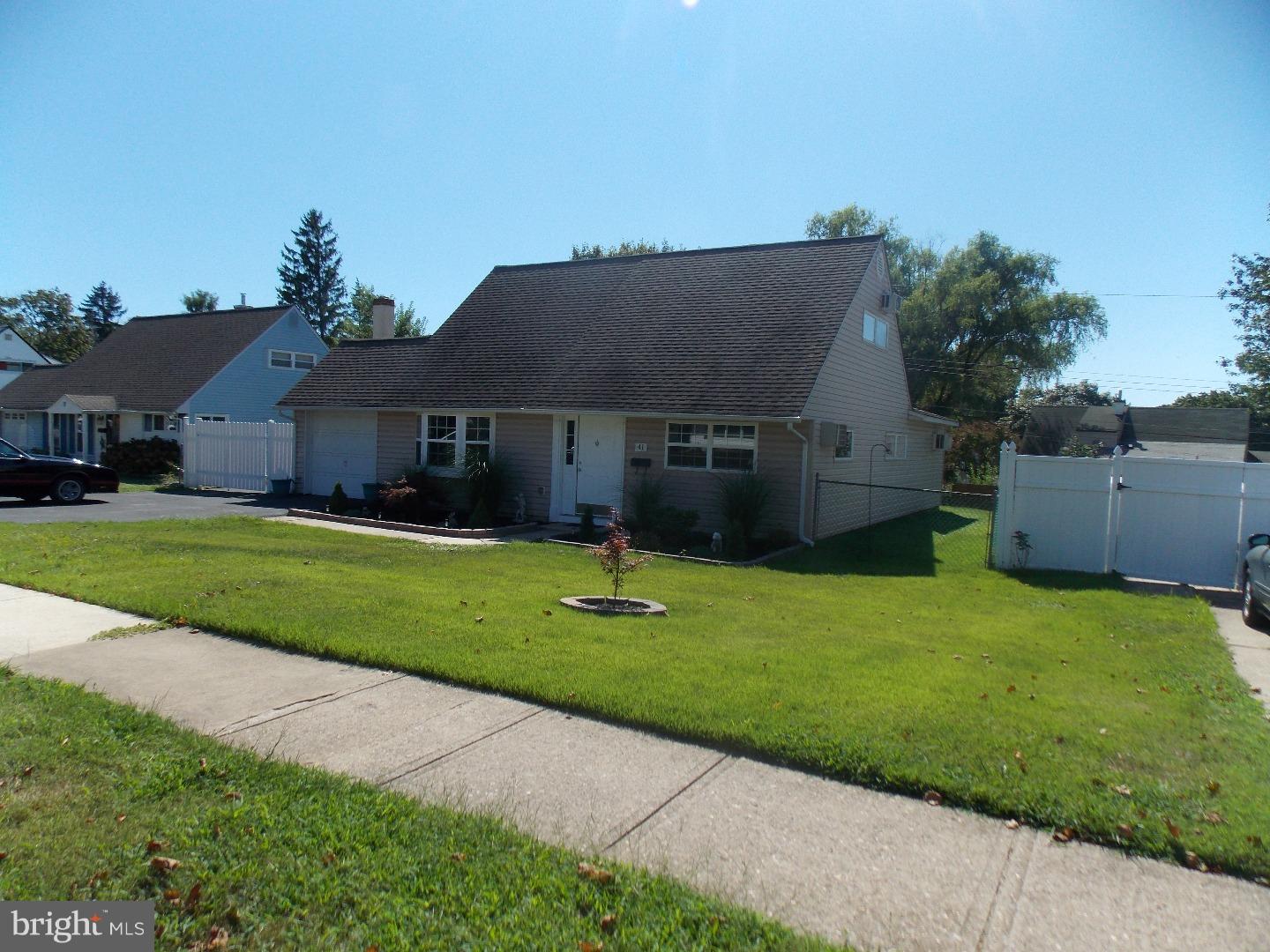 41 Jasmine Road Levittown, PA 19056 - Photo 2 of 21