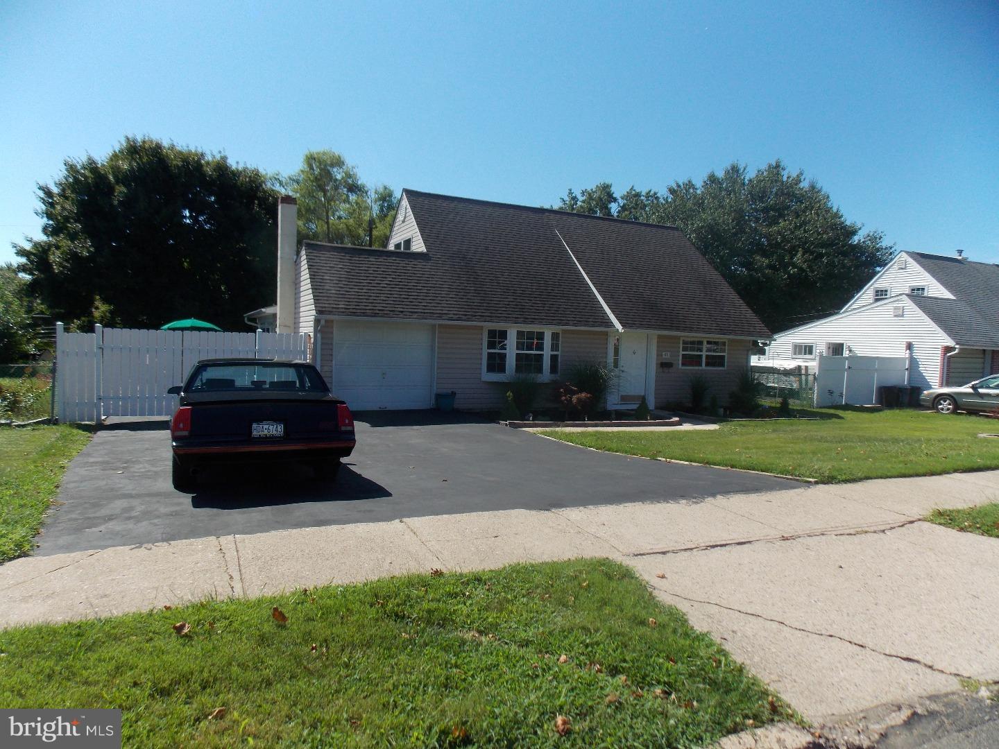 41 Jasmine Road Levittown, PA 19056 - Photo 3 of 21