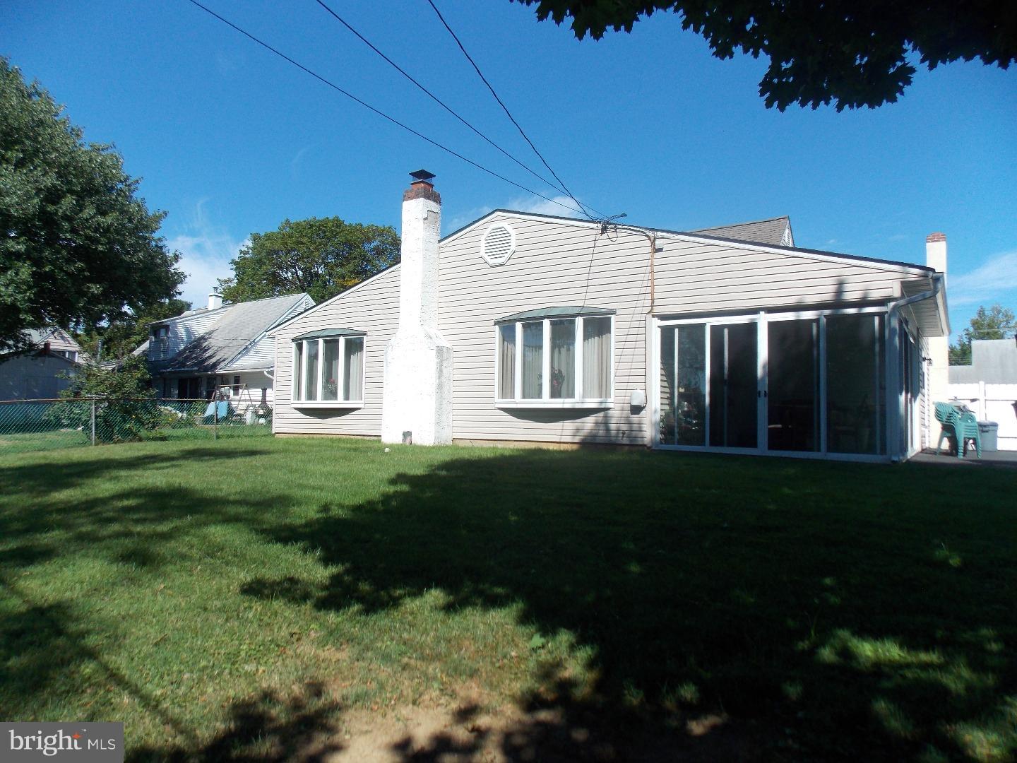41 Jasmine Road Levittown, PA 19056 - Photo 5 of 21