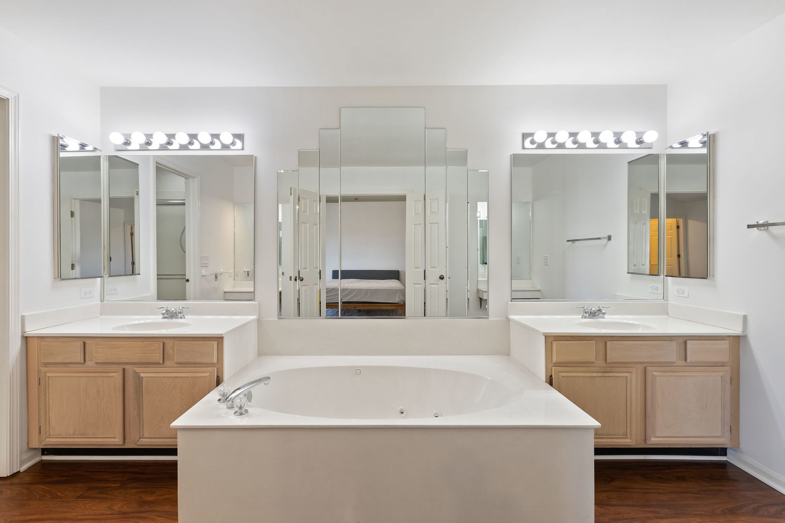 4875 Turnberry Drive Hoffman Estates, IL 60010 - Photo 17 of 22 a spacious bathroom with a sink a large mirror and a bathtub