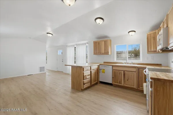$1,400 | 25415 Cedar Drive, Paulden, AZ 86334