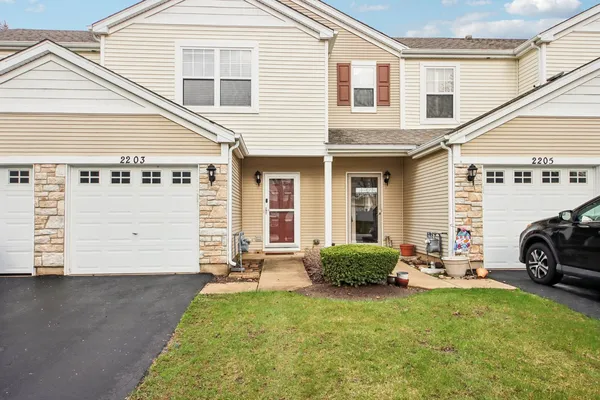 $250,000 | 2203 Flagstone Lane, Unit 2203, Carpentersville, IL 60110