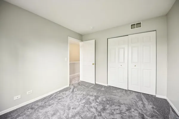 $250,000 | 2203 Flagstone Lane, Unit 2203, Carpentersville, IL 60110