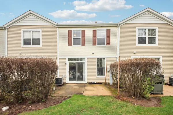 $250,000 | 2203 Flagstone Lane, Unit 2203, Carpentersville, IL 60110