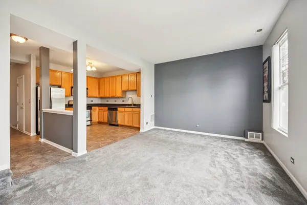 $250,000 | 2203 Flagstone Lane, Unit 2203, Carpentersville, IL 60110