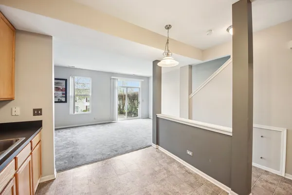 $250,000 | 2203 Flagstone Lane, Unit 2203, Carpentersville, IL 60110