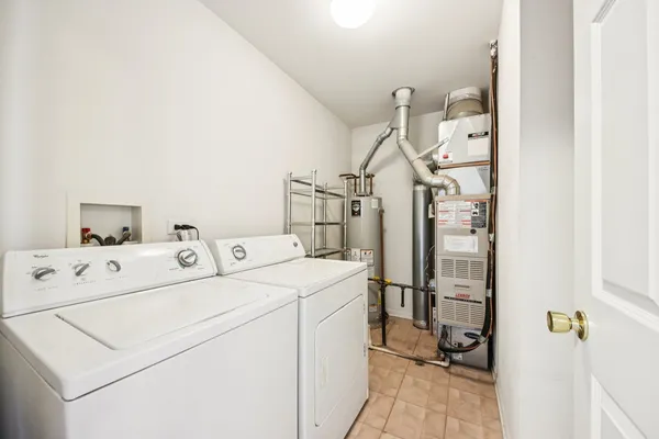 $250,000 | 2203 Flagstone Lane, Unit 2203, Carpentersville, IL 60110