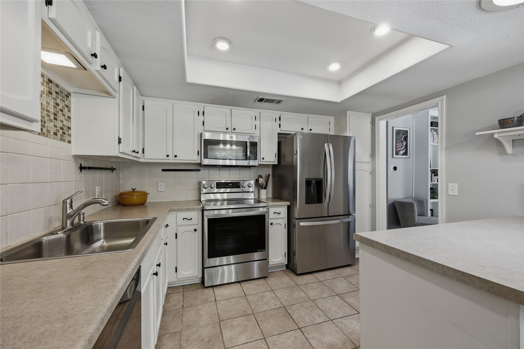 7516 Hemingway Street Austin, TX 78752 - Photo 10 of 34