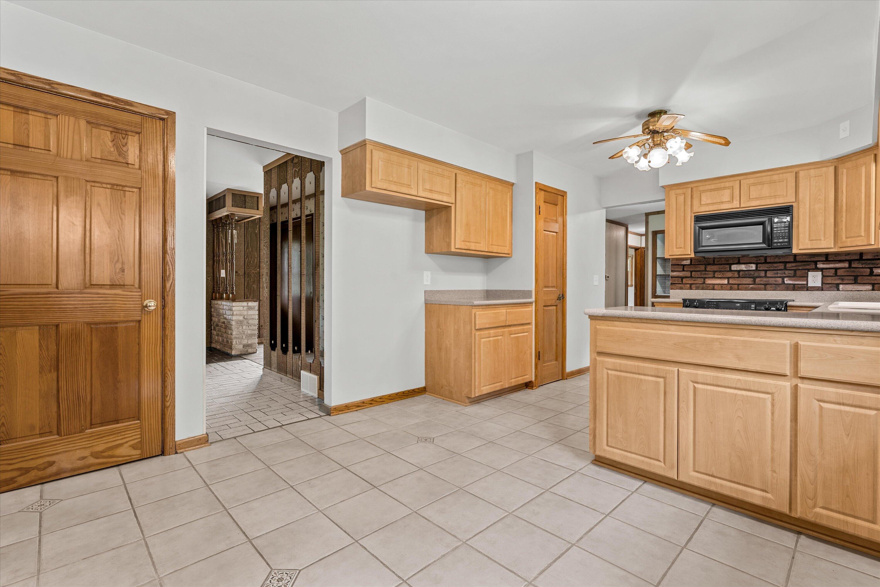 W136N8704 Esquire Road Menomonee Falls, WI 53051 - Photo 9 of 36 Kitchen