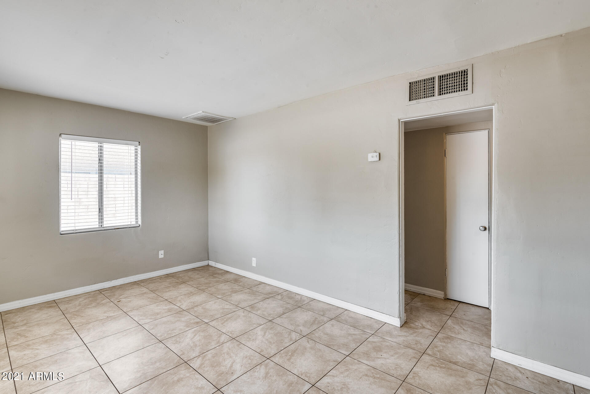3026 West Monte Vista Road Phoenix, AZ 85009 - Photo 5 of 29