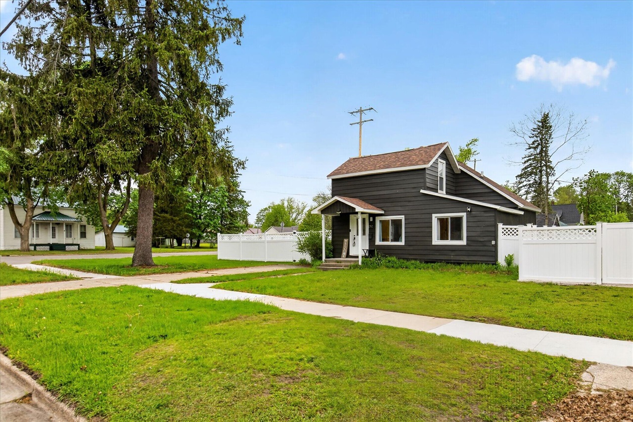 252 West Stimson Avenue Reed City, MI 49677 - Photo 23 of 38