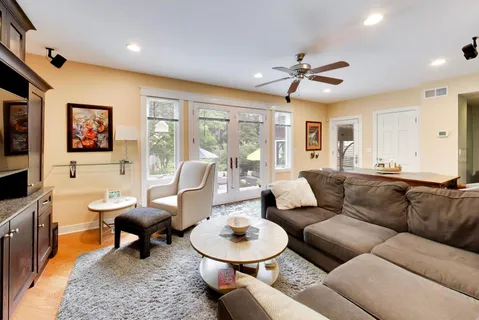 $899,000 | 124 Lockerbie Lane, Wilmette, IL 60091