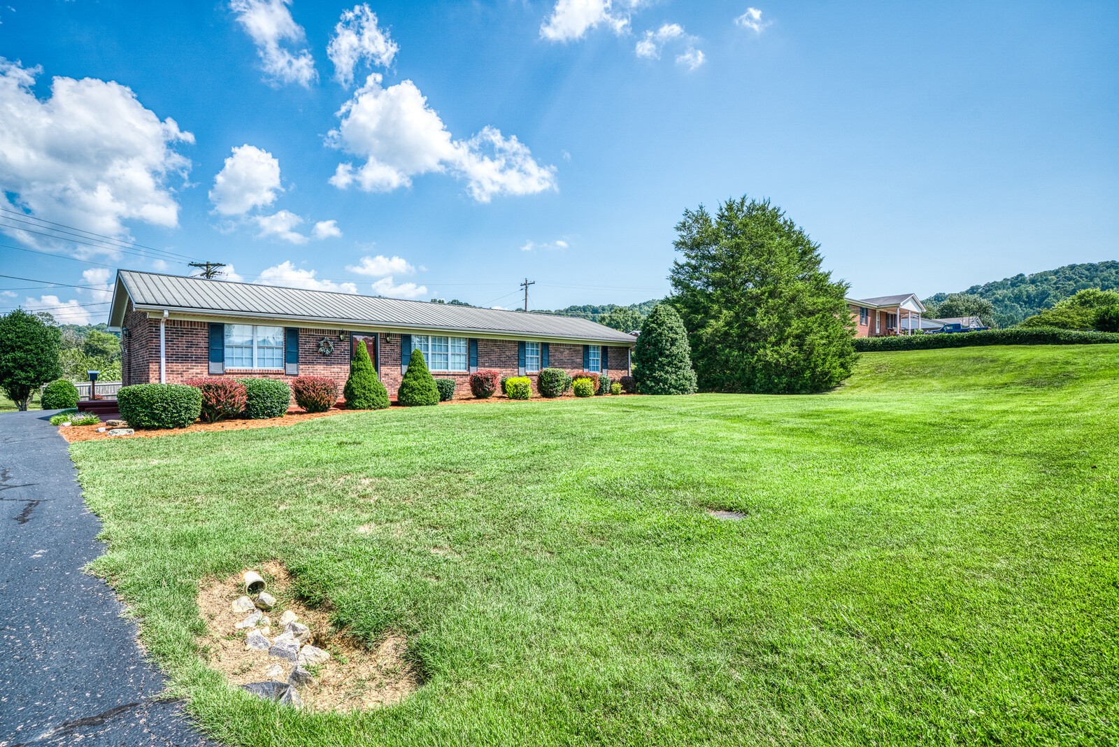 803 Riverside Circle Celina, TN 38551 - Photo 3 of 37 Gallery Image 3