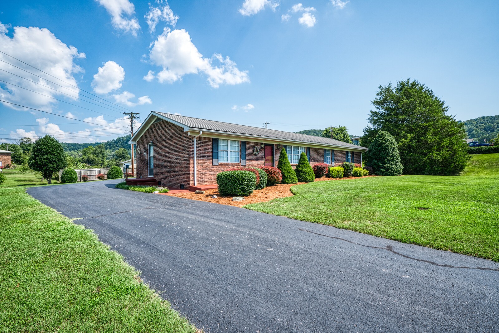 803 Riverside Circle Celina, TN 38551 - Photo 4 of 37 Gallery Image 4