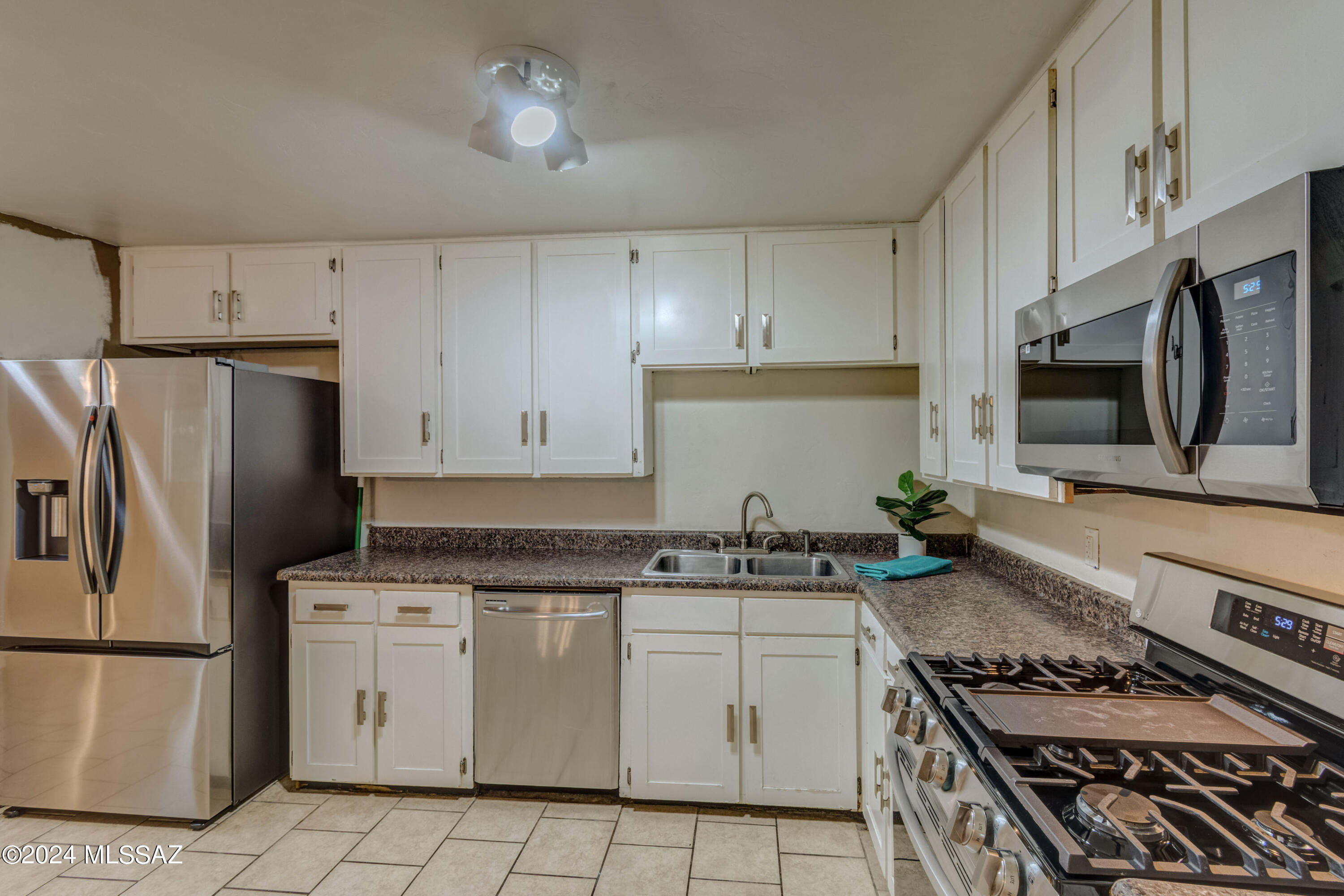 3324 East Silverlake Road Tucson, AZ 85713 - Photo 7 of 40 Gallery Image 7