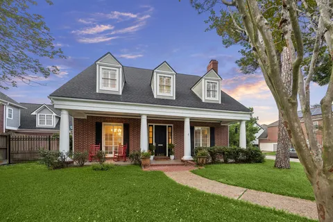 $997,000 | 4900 Florence Street, Bellaire, TX 77401
