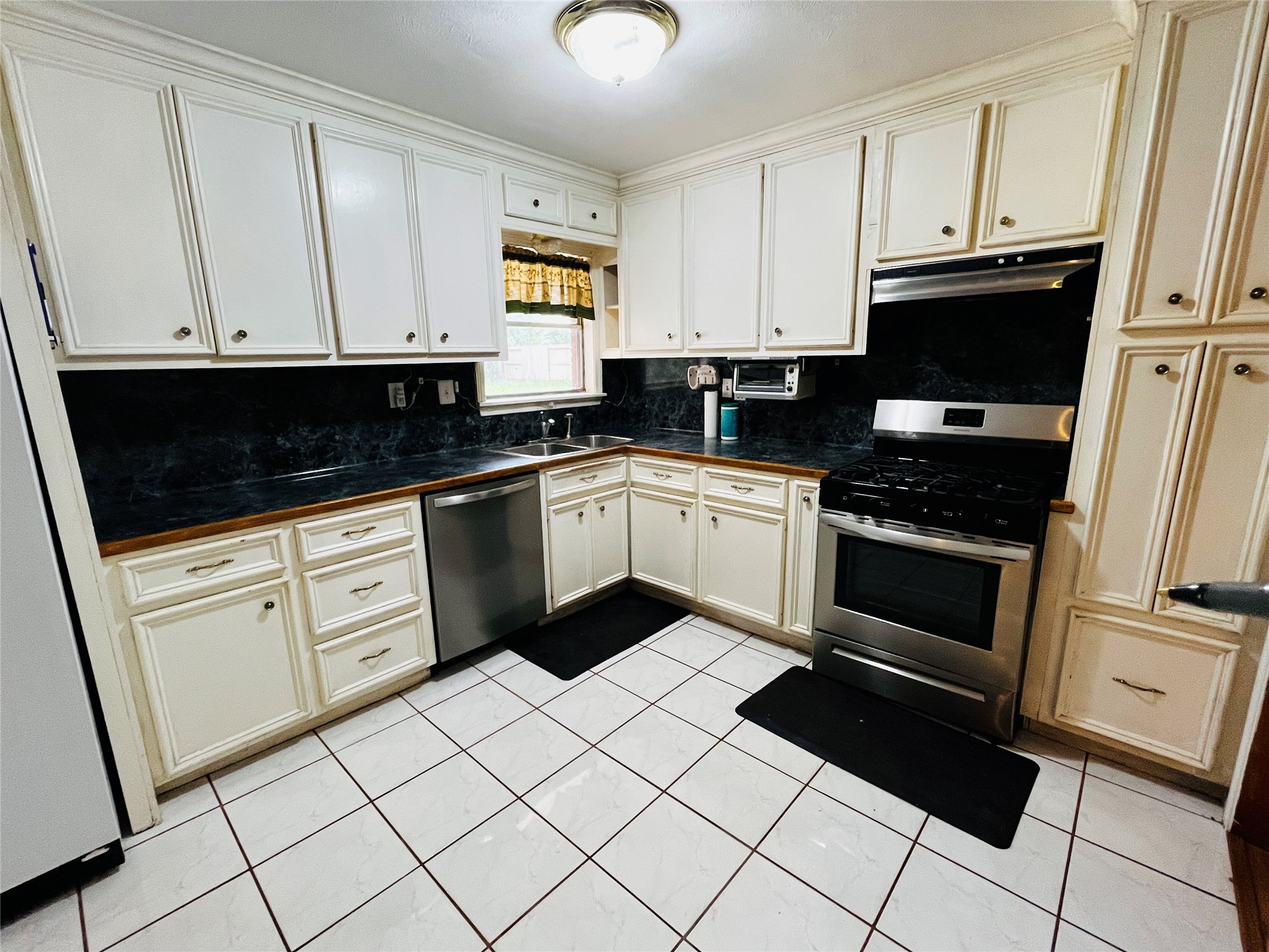 13421 Utica Street Houston, TX 77015 - Photo 15 of 43