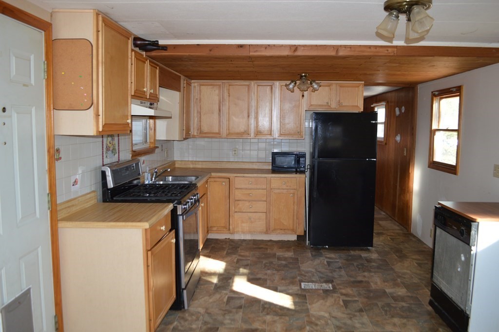 237 Lothrop Street Taunton, MA 02780 - Photo 7 of 16 Gallery Image 7