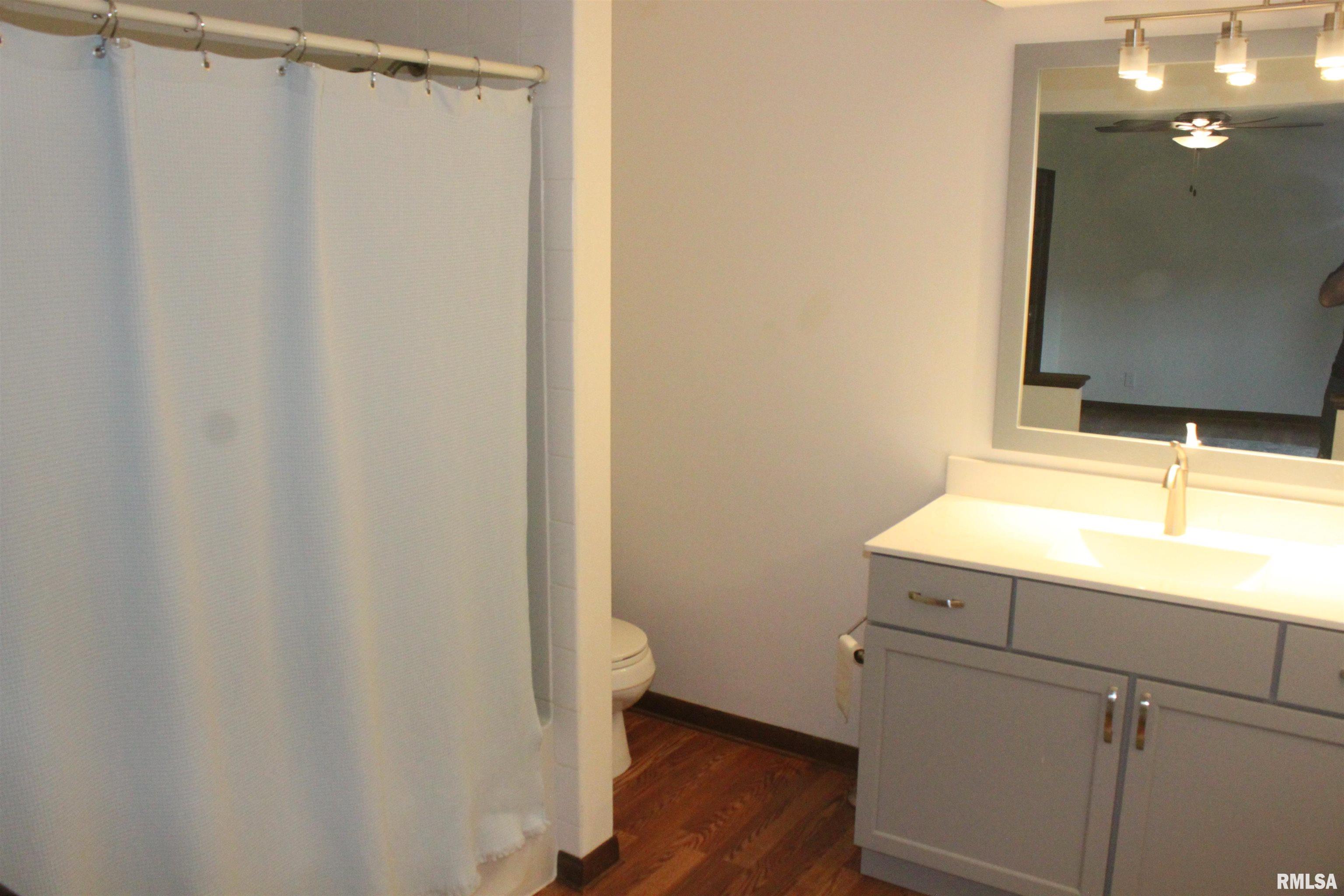 17226 Cedar Road East Moline, IL 61244 - Photo 16 of 32 Gallery Image 16