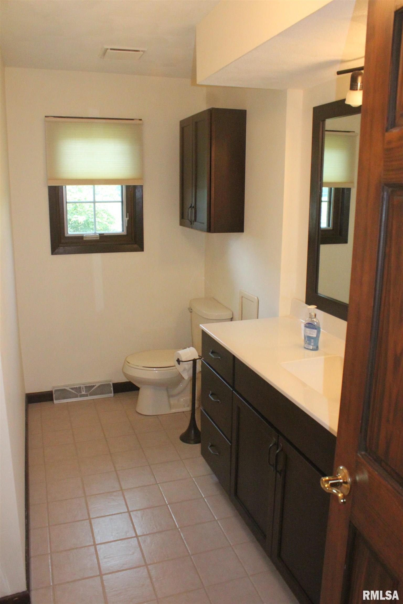 17226 Cedar Road East Moline, IL 61244 - Photo 18 of 32 Gallery Image 18