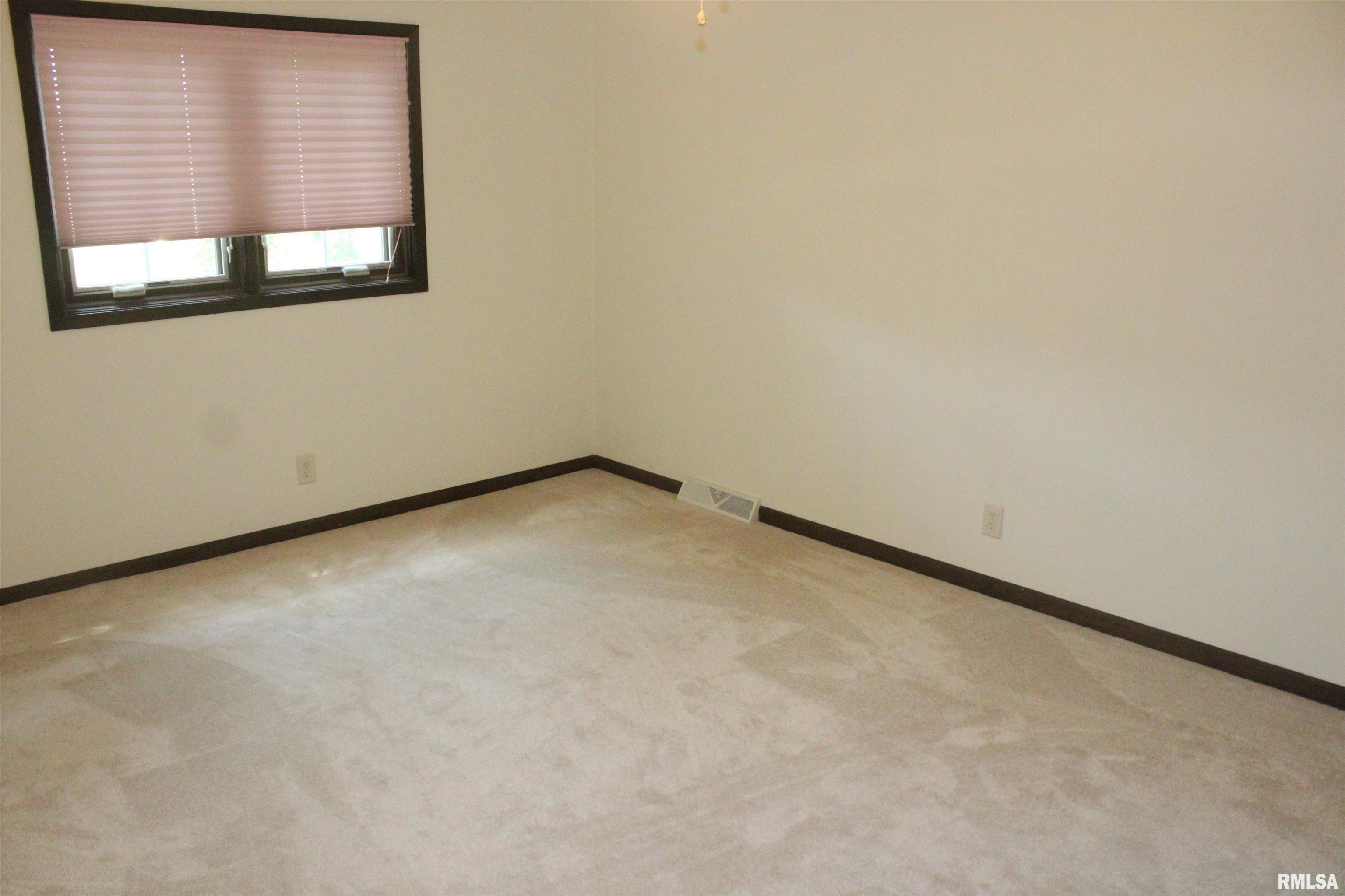 17226 Cedar Road East Moline, IL 61244 - Photo 19 of 32 Gallery Image 19