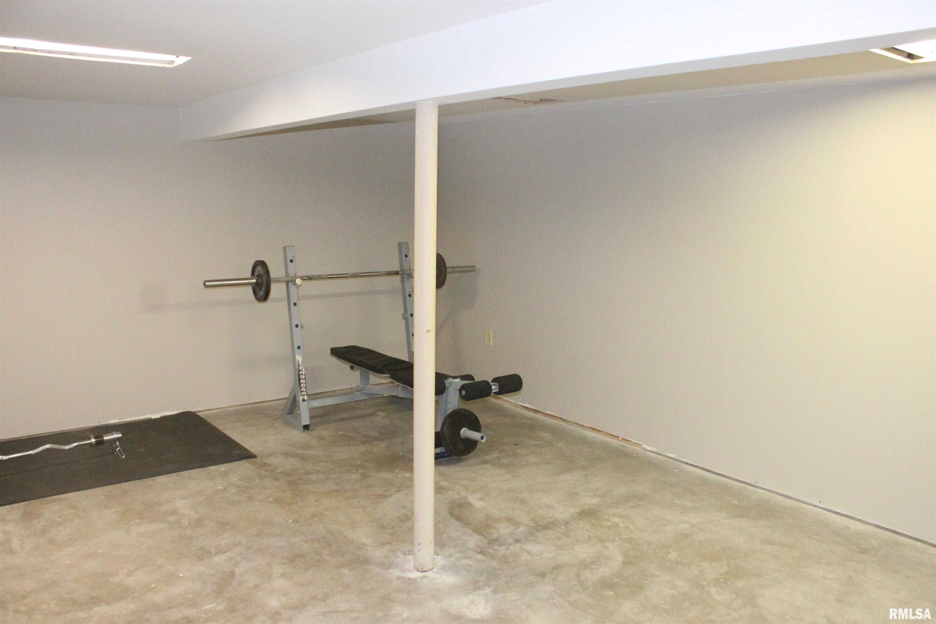 17226 Cedar Road East Moline, IL 61244 - Photo 21 of 32 Gallery Image 21