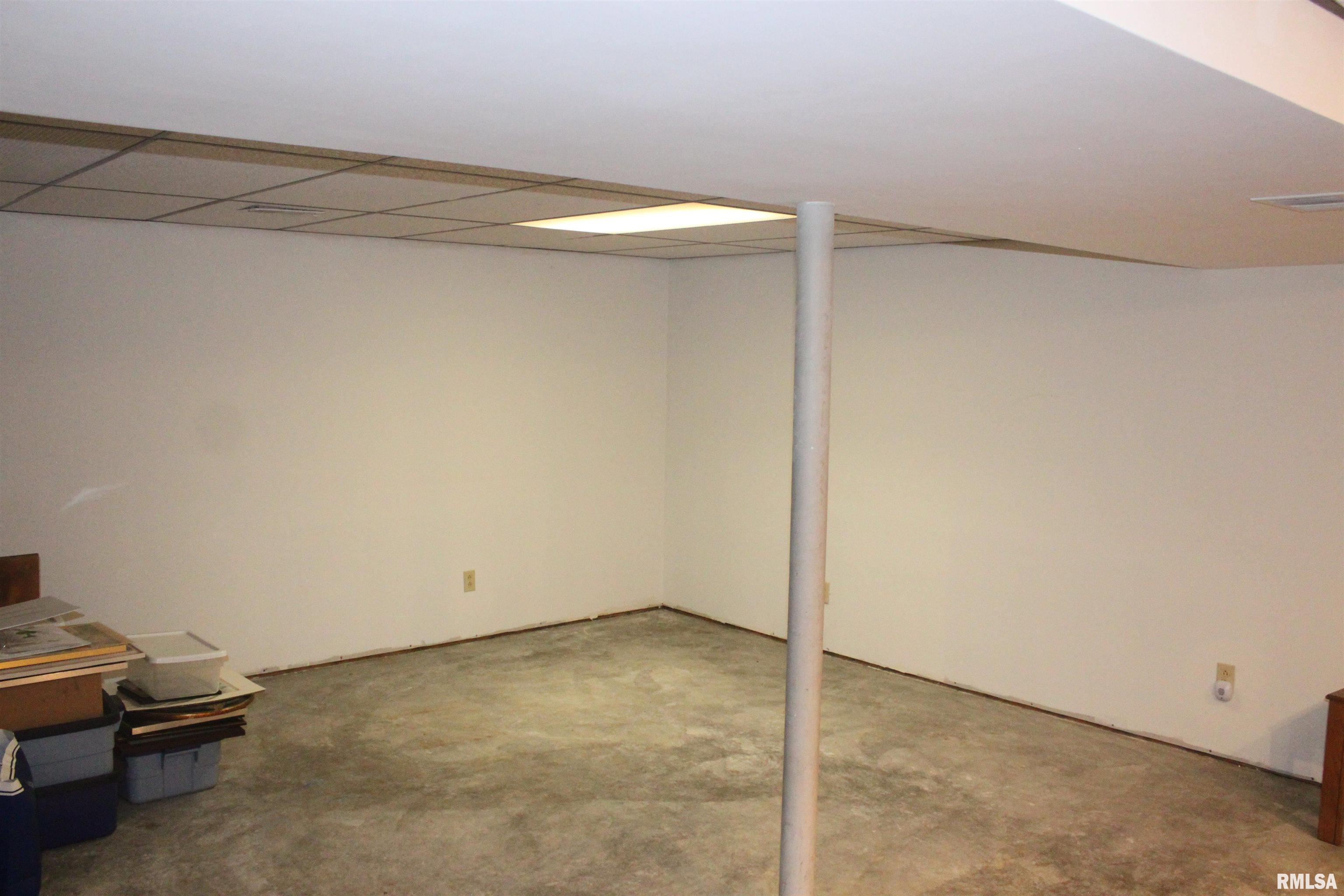17226 Cedar Road East Moline, IL 61244 - Photo 24 of 32 Gallery Image 24