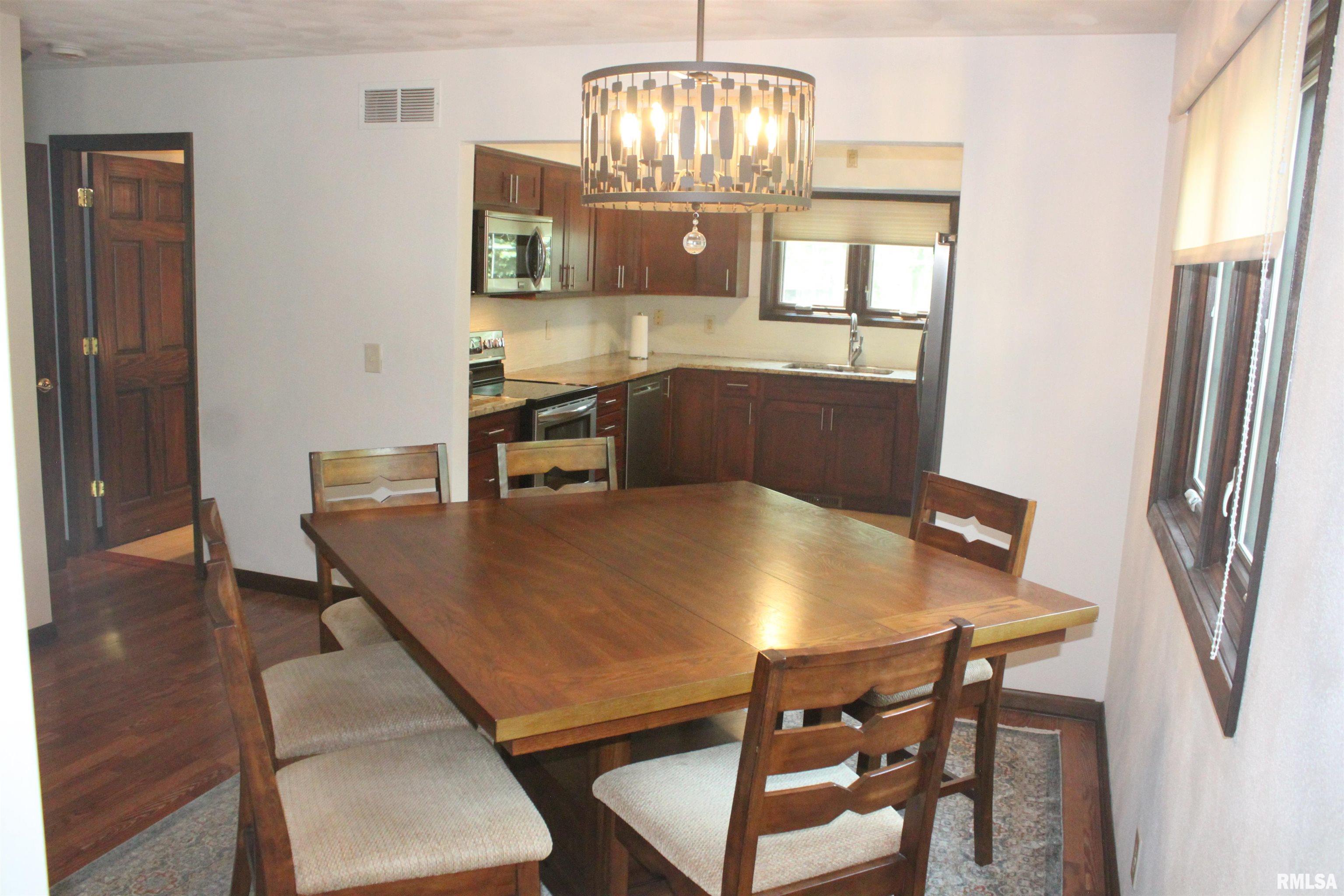 17226 Cedar Road East Moline, IL 61244 - Photo 4 of 32 Gallery Image 4