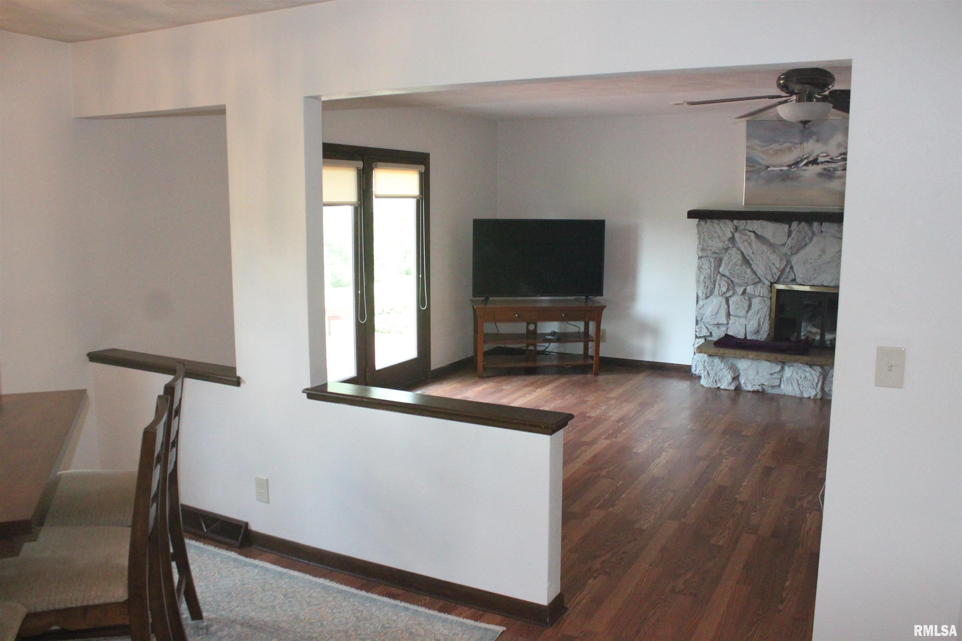 17226 Cedar Road East Moline, IL 61244 - Photo 5 of 32 Gallery Image 5