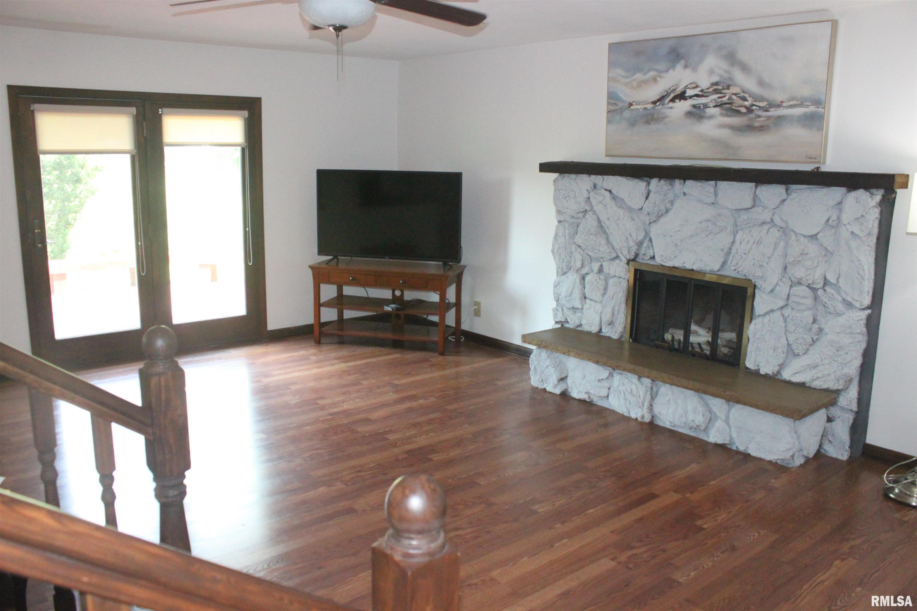 17226 Cedar Road East Moline, IL 61244 - Photo 7 of 32 Gallery Image 7