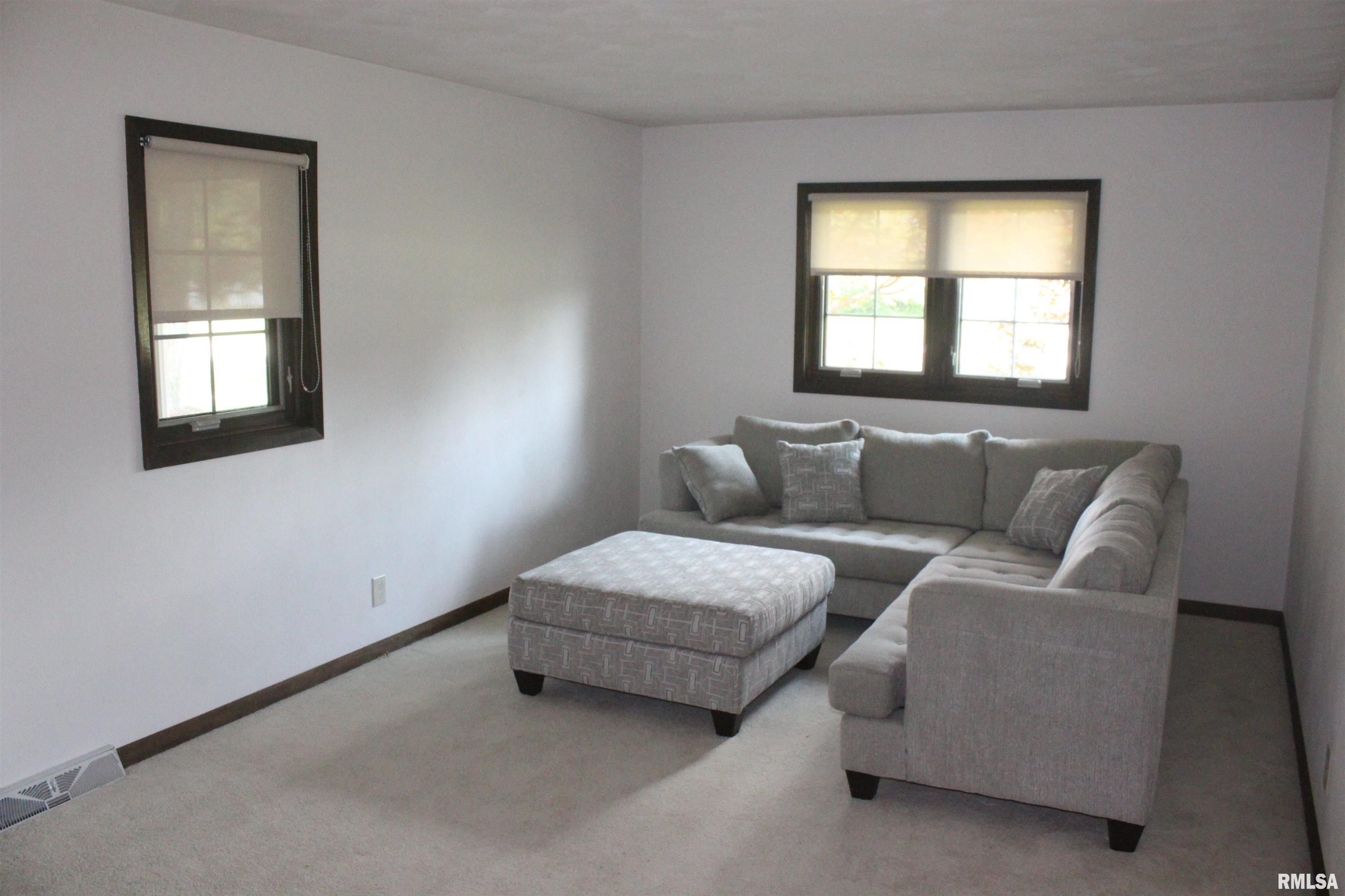 17226 Cedar Road East Moline, IL 61244 - Photo 10 of 32 Gallery Image 10