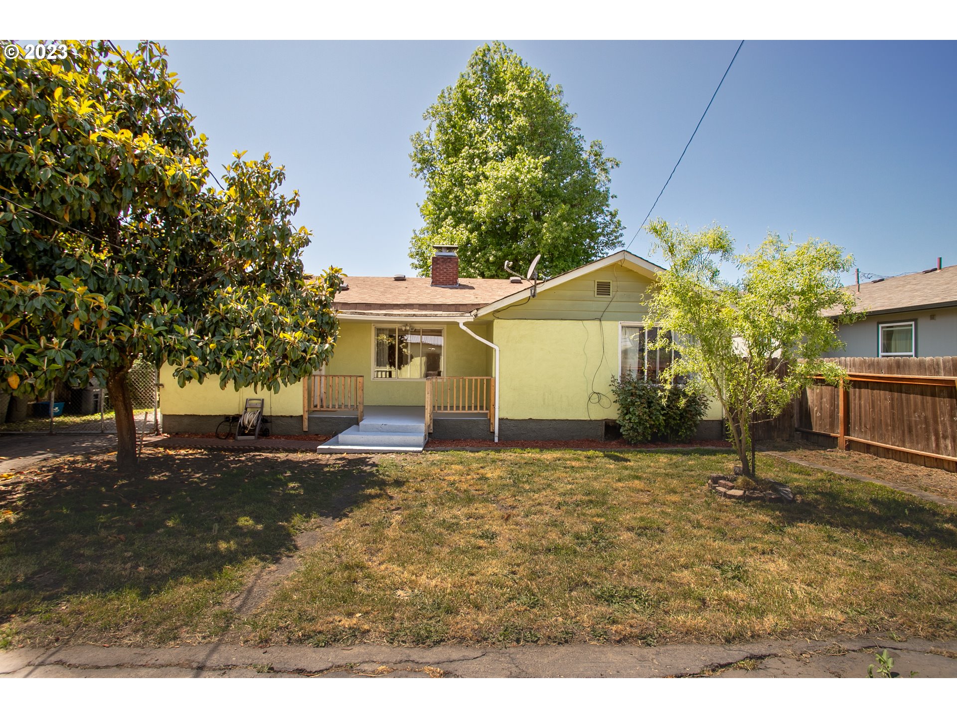 465 North 24th Street Springfield, OR 97477 - Photo 20 of 30 a backyard of a house