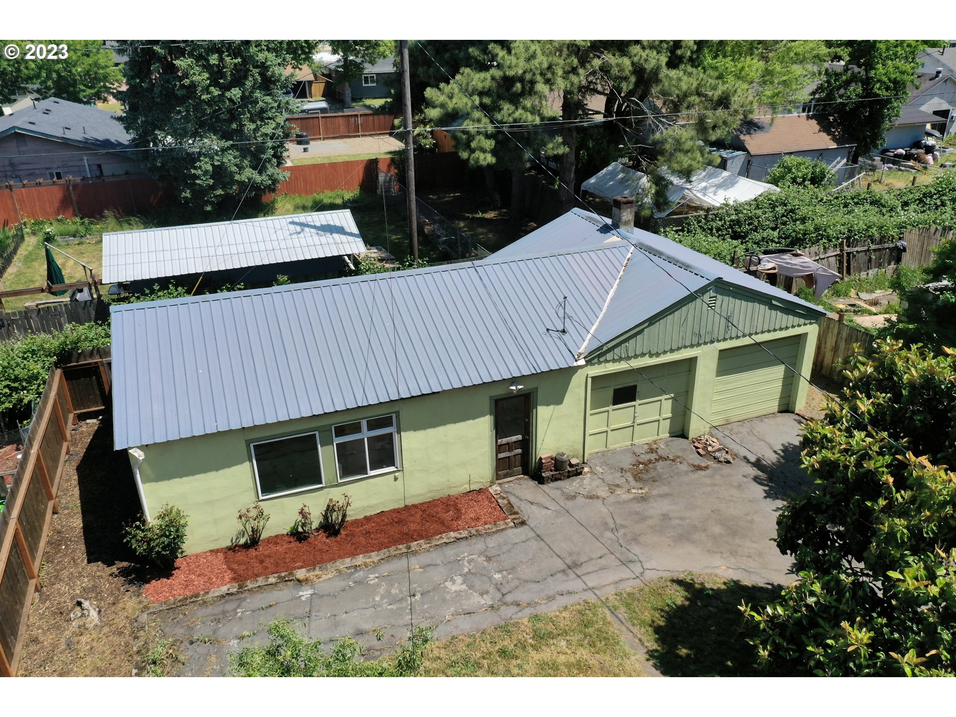 465 North 24th Street Springfield, OR 97477 - Photo 27 of 30 a front view of a house with a garden