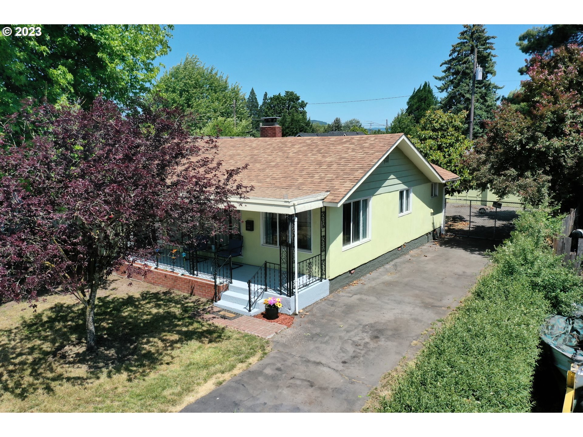 465 North 24th Street Springfield, OR 97477 - Photo 29 of 30 a view of house with backyard
