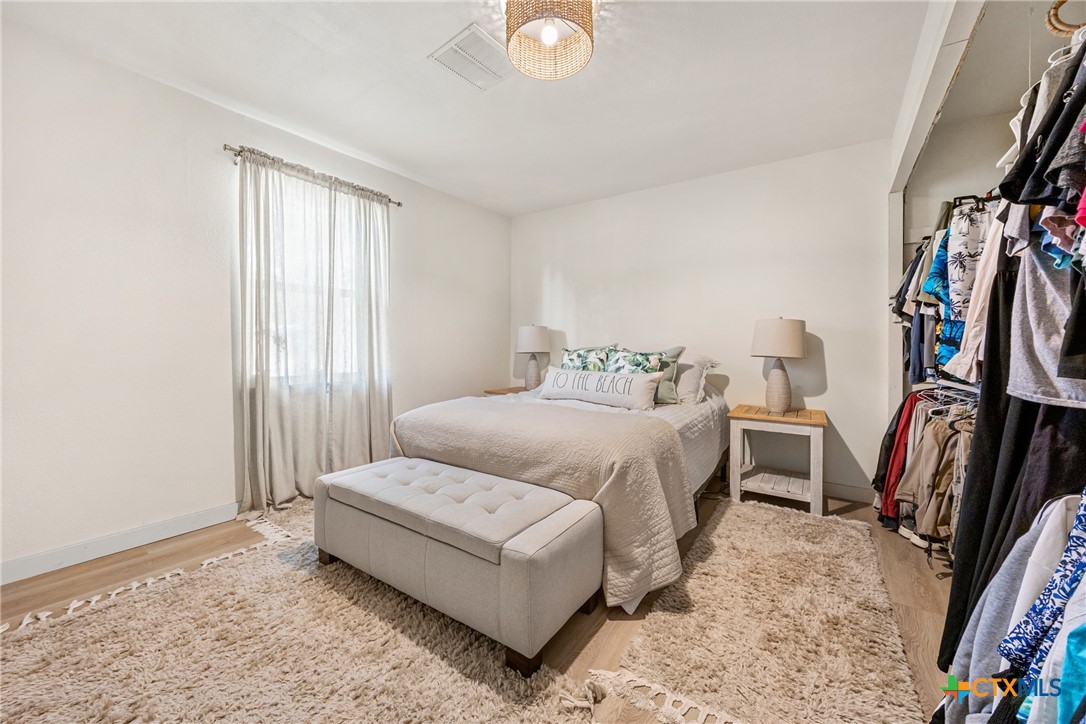 370 County Road 3106 Kempner, TX 76539 - Photo 18 of 34 a bedroom with a bed and a window