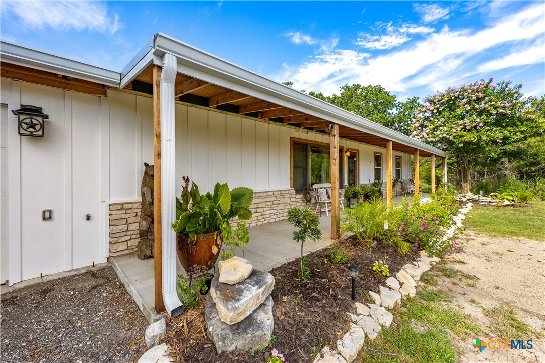 370 County Road 3106 Kempner, TX 76539 - Photo 2 of 34 a front view of a house with garden