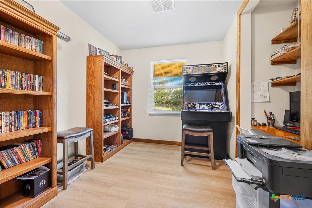 370 County Road 3106 Kempner, TX 76539 - Photo 23 of 34 a living room with furniture and a book shelf