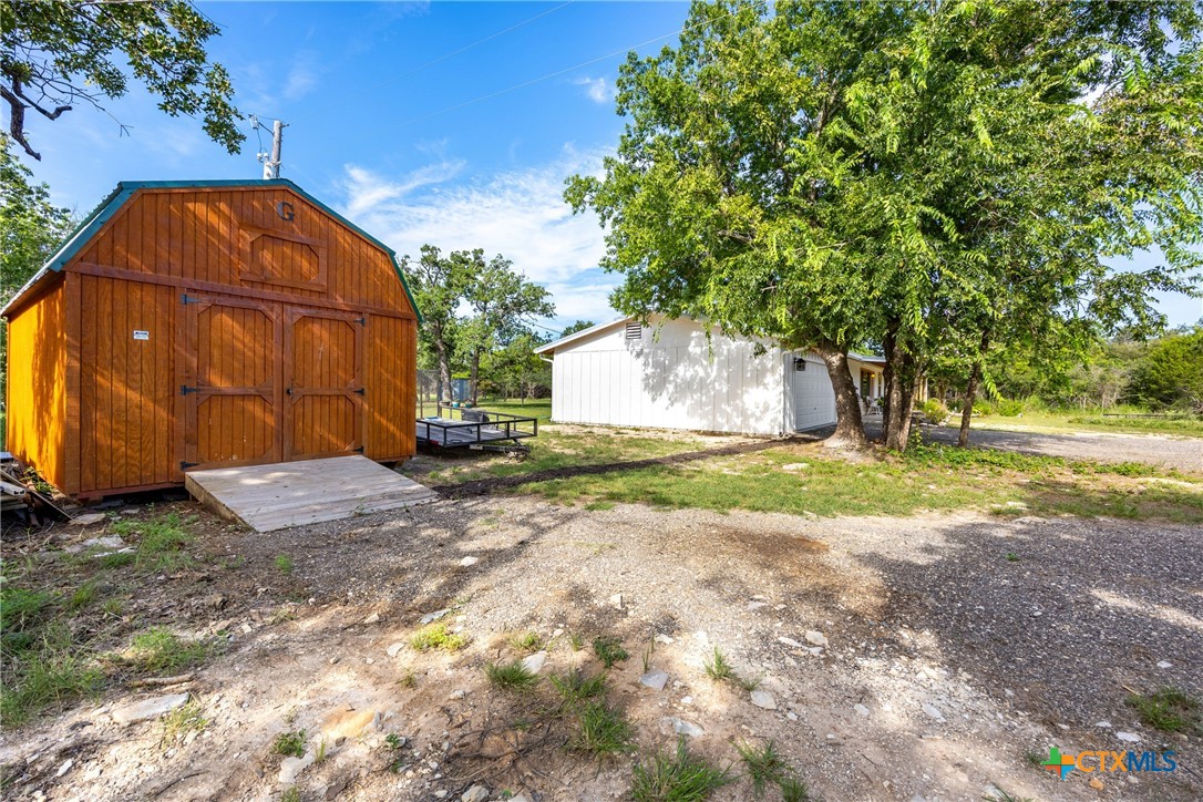 370 County Road 3106 Kempner, TX 76539 - Photo 3 of 34 a view of backyard of house with green space