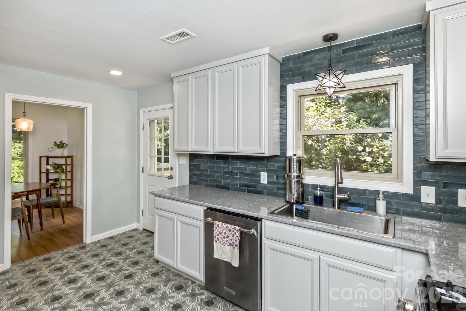 17 Rhododendron Place Asheville, NC 28805 - Photo 11 of 36