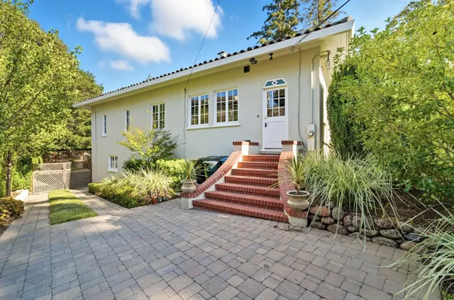 a view of entrance gate of the house