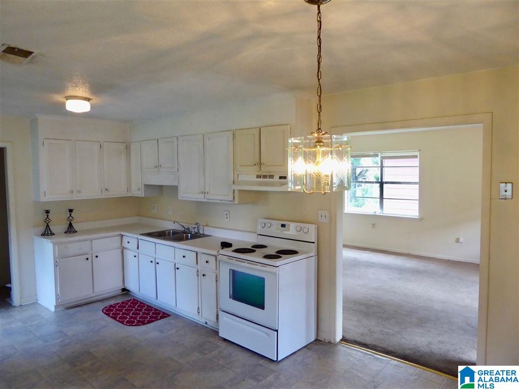 772 29th Street Southwest Birmingham, AL 35211 - Photo 4 of 17