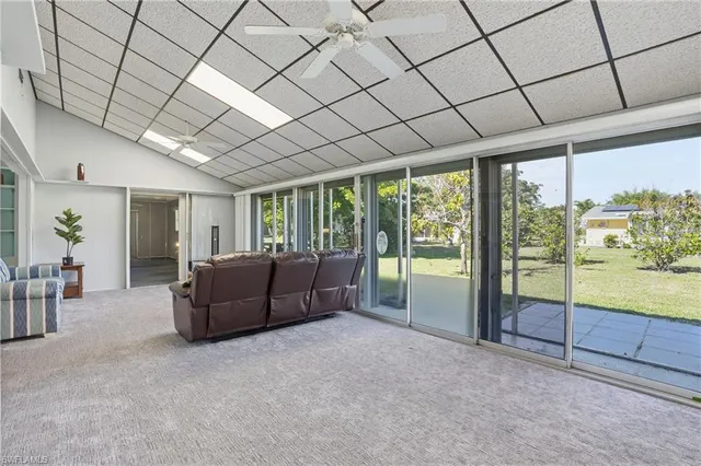 a view of livingroom with furniture and ceiling fan
