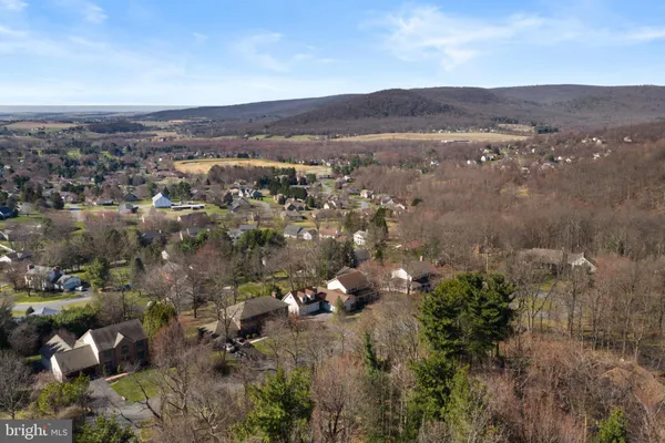 $599,900 | 11459 Valleywood Drive, Waynesboro, PA 17268